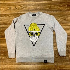sweatshirt with skull